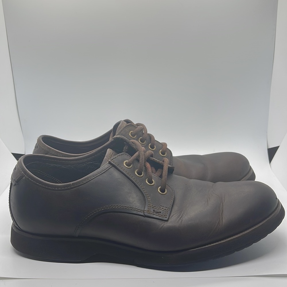UGG Brown men’s leather shoes size 9